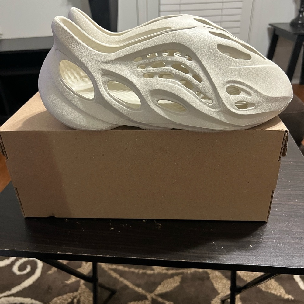 FOAM RUNNER ARARAT - Picture 2 of 2